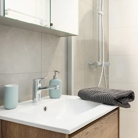 Alpine - Modern & Free Parking * Spiez