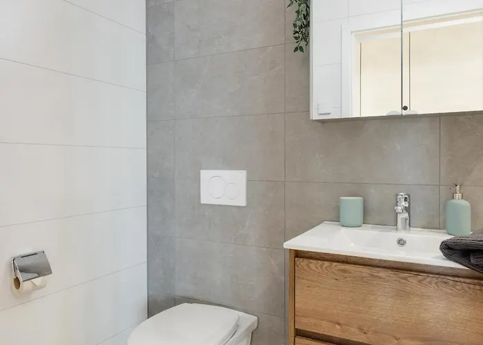 Alpine - Modern & Free Parking Apartment Spiez